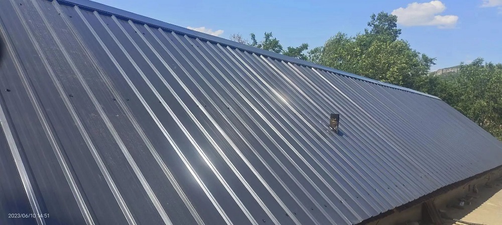 Telhado de metal com costura vertical