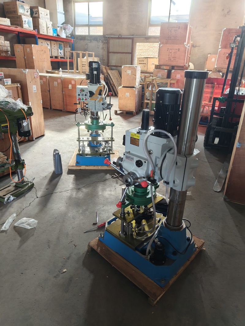 macchina automatica di foratura e maschiatura2