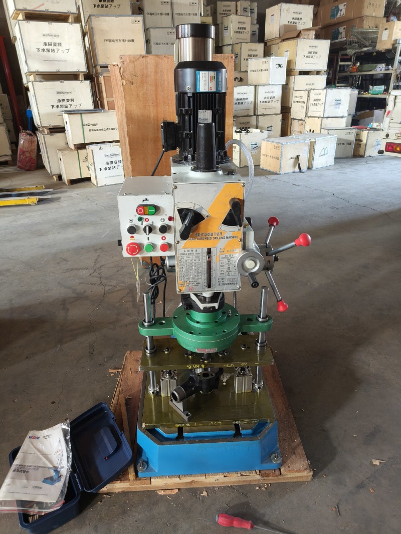 macchina automatica di foratura e maschiatura3