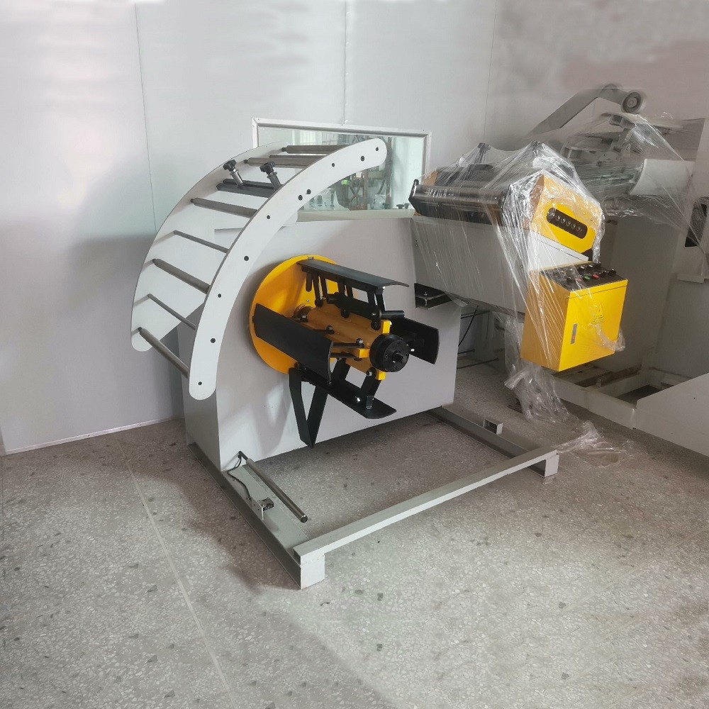 2-in-1-Abwickel- und Richtmaschine img3