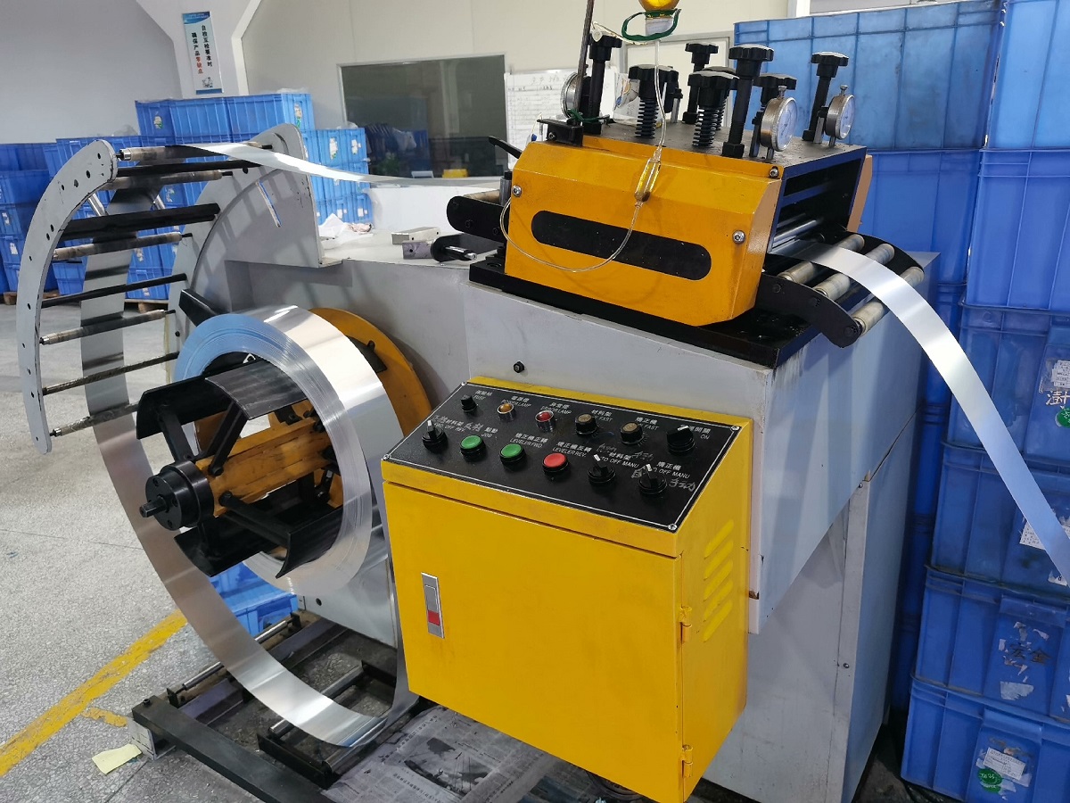 Metallcoil-Abwickler-Richtgerät für Coil-Zuführsystem