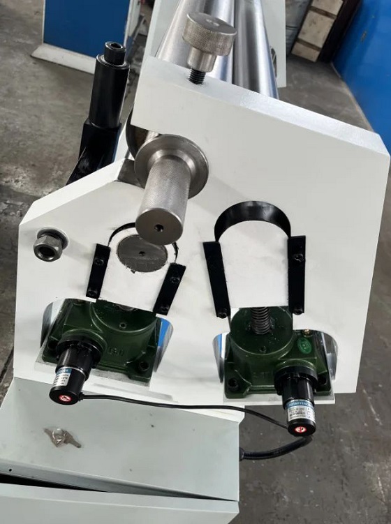 quick setup 3 roller plate bending machine with encoder dual digital readouts and adjustable rollers