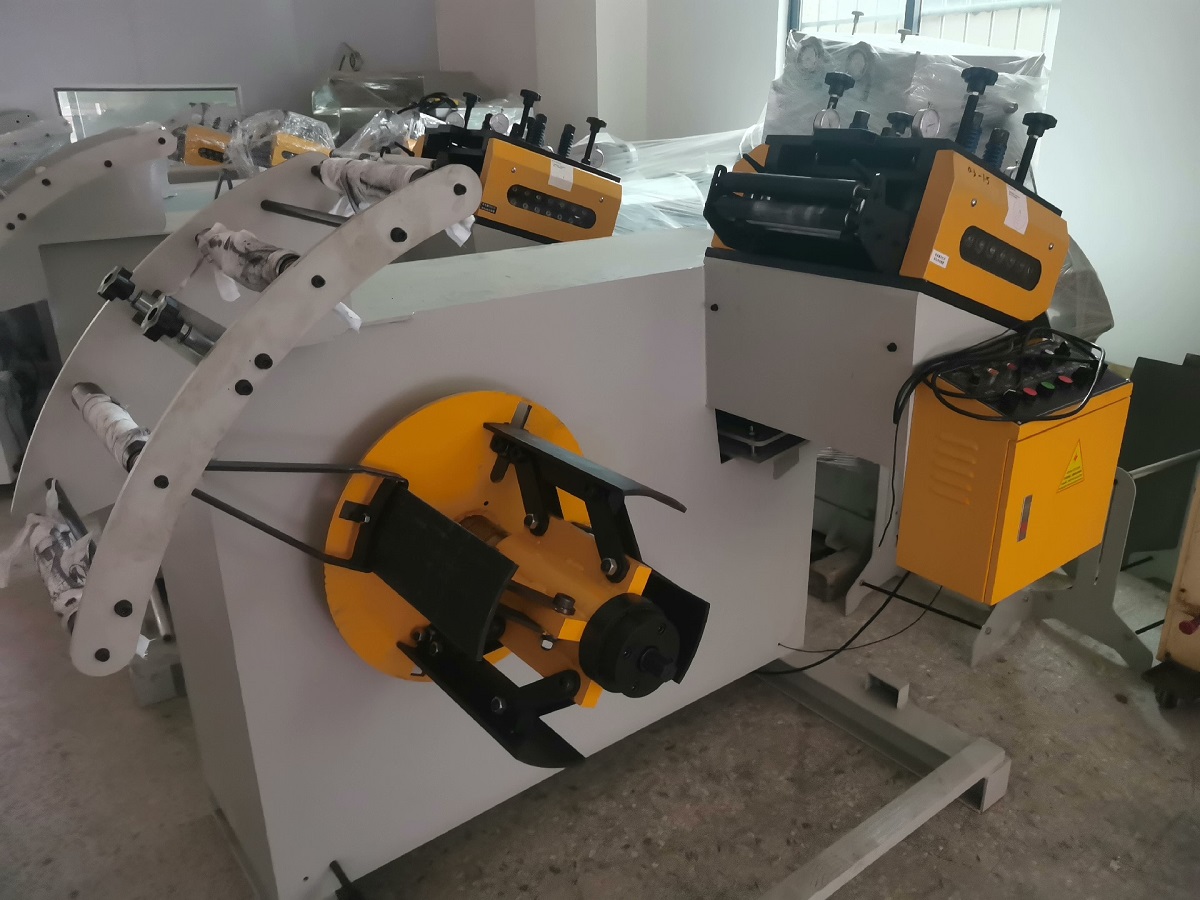 Abwickler und Richtmaschine 2 in 1 für 400mm Coilbreite
