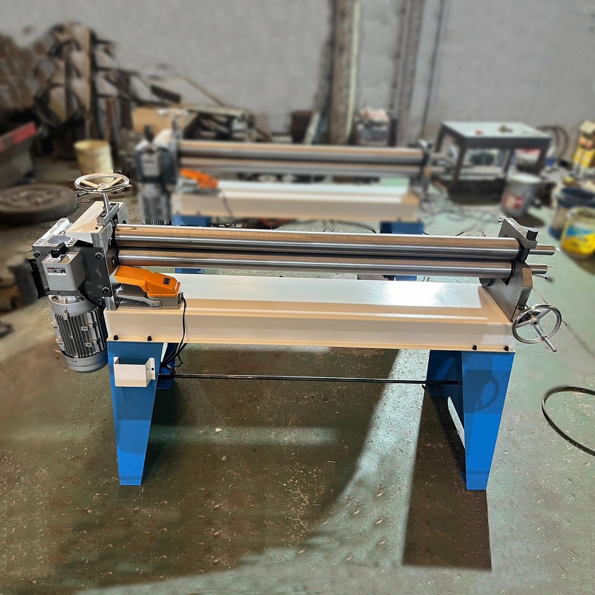 electric 3 roller plate rolling machine for sheet metal bending img1
