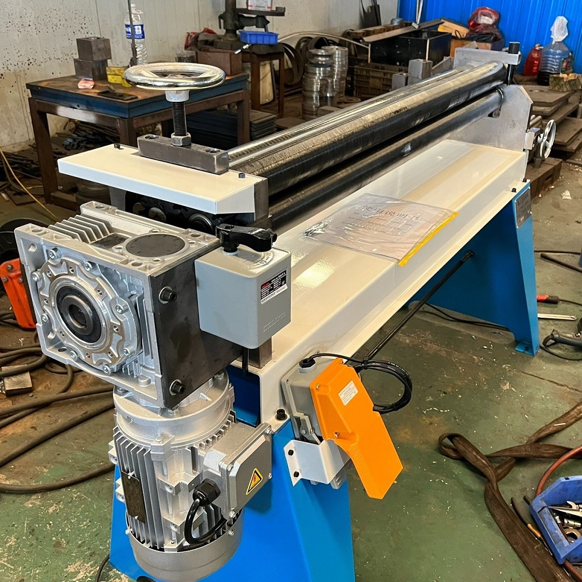 electric 3 roller plate rolling machine for sheet metal bending img2