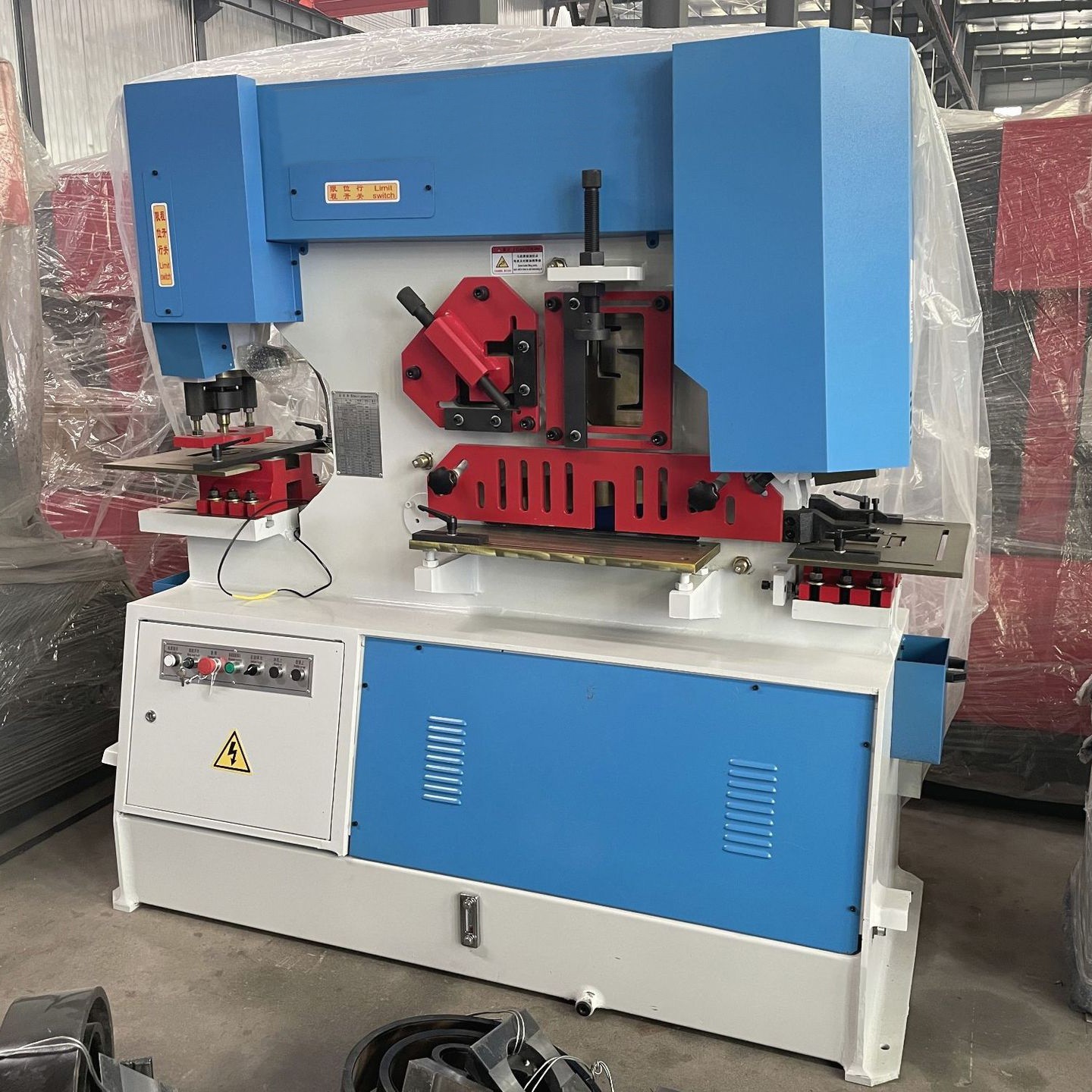 hydraulic ironworker punching and shearing machine img2