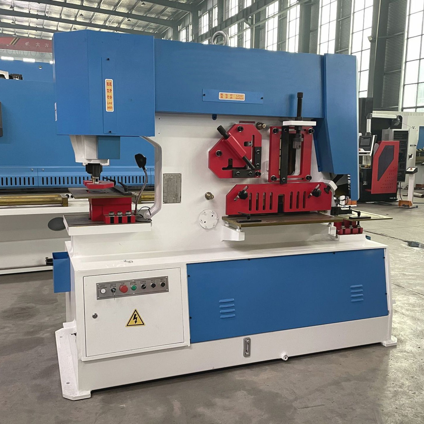 hydraulic ironworker punching and shearing machine img3