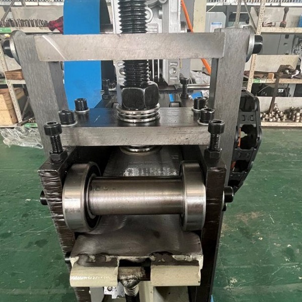 upper roller orientation pin