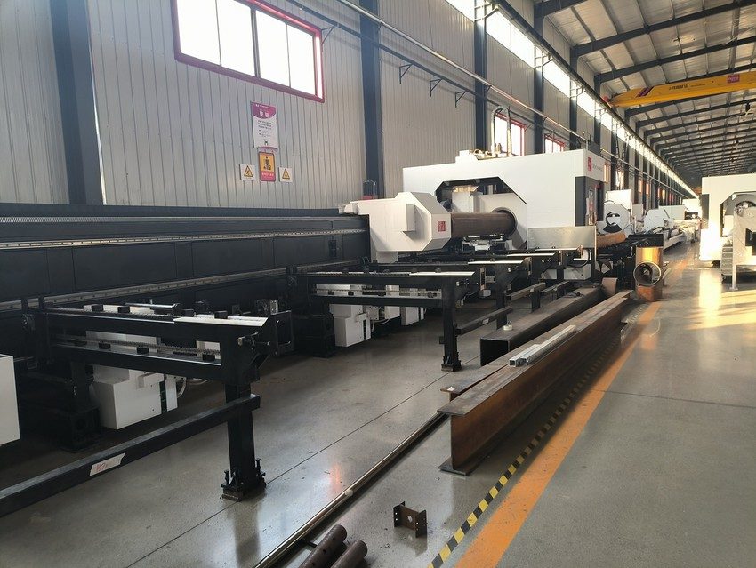 automatic feeding heavy duty tube fiber laser cutting machine