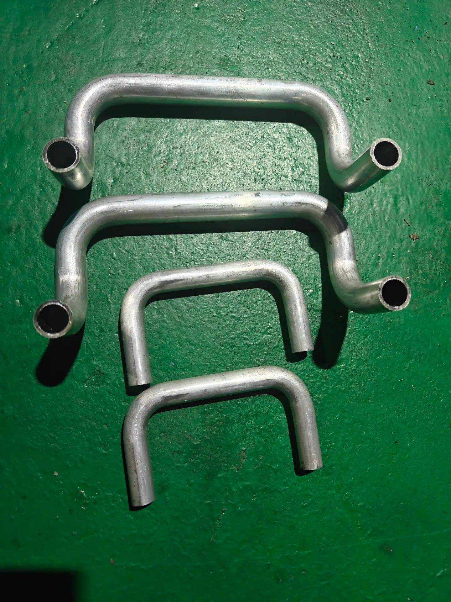 tubo di alluminio piegato
