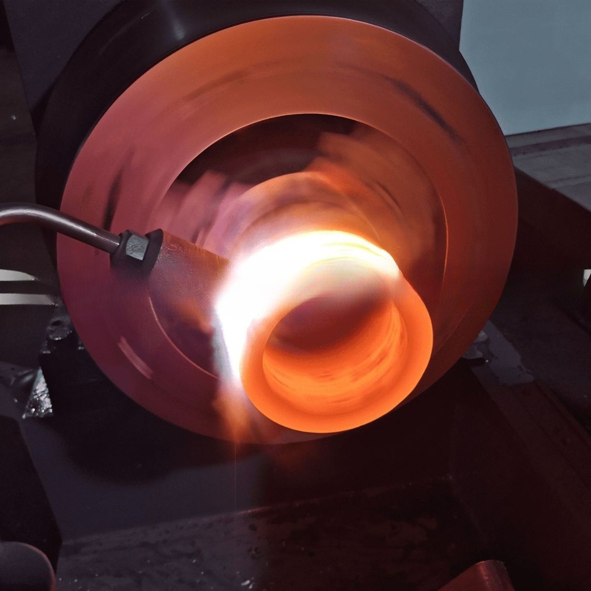 CNC-Warmumformmaschine für Stahl und Aluminium