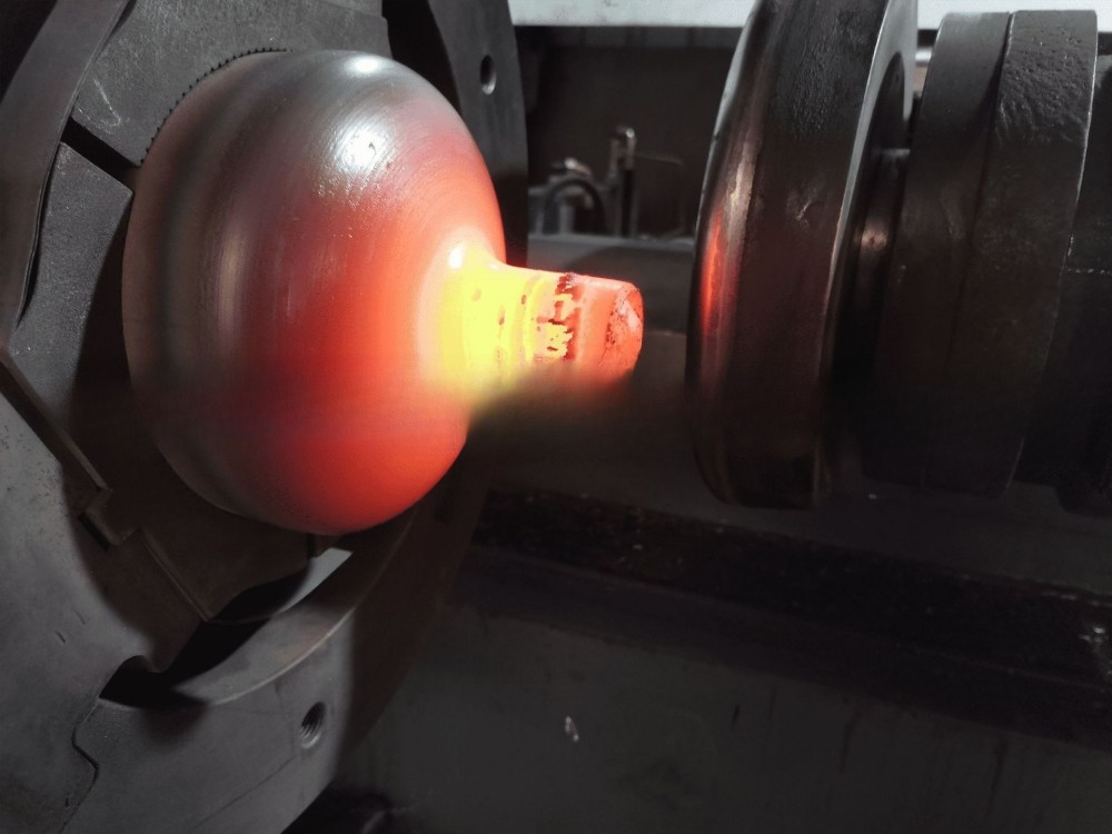 CNC-Heißmetalldrückdrehmaschine für den industriellen Einsatz
