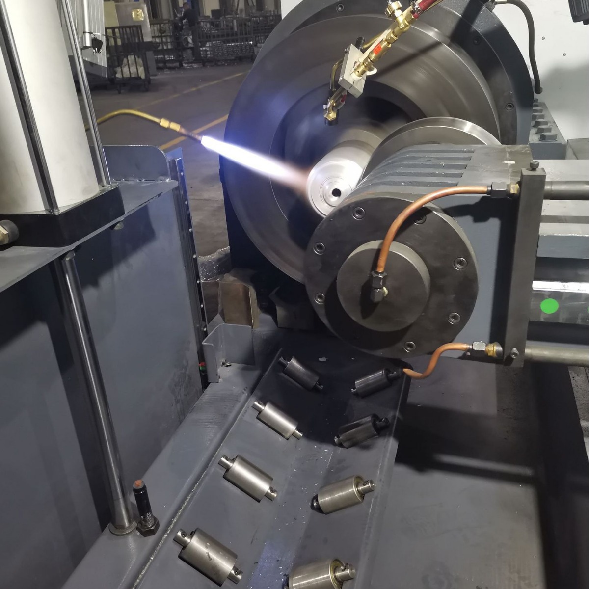effiziente CNC-Heißmetall-Spinnmaschine für die Produktion