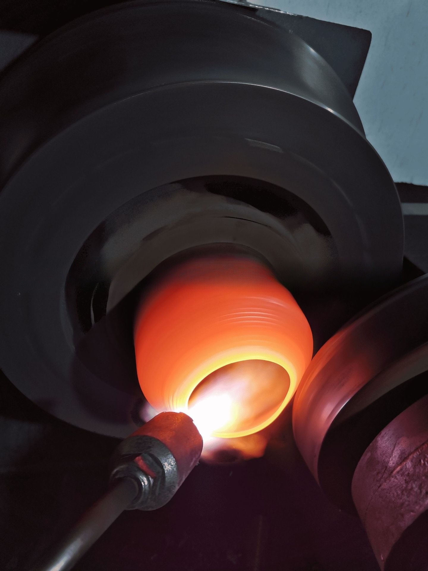 hochpräzise CNC-Heißmetall-Spinnausrüstung