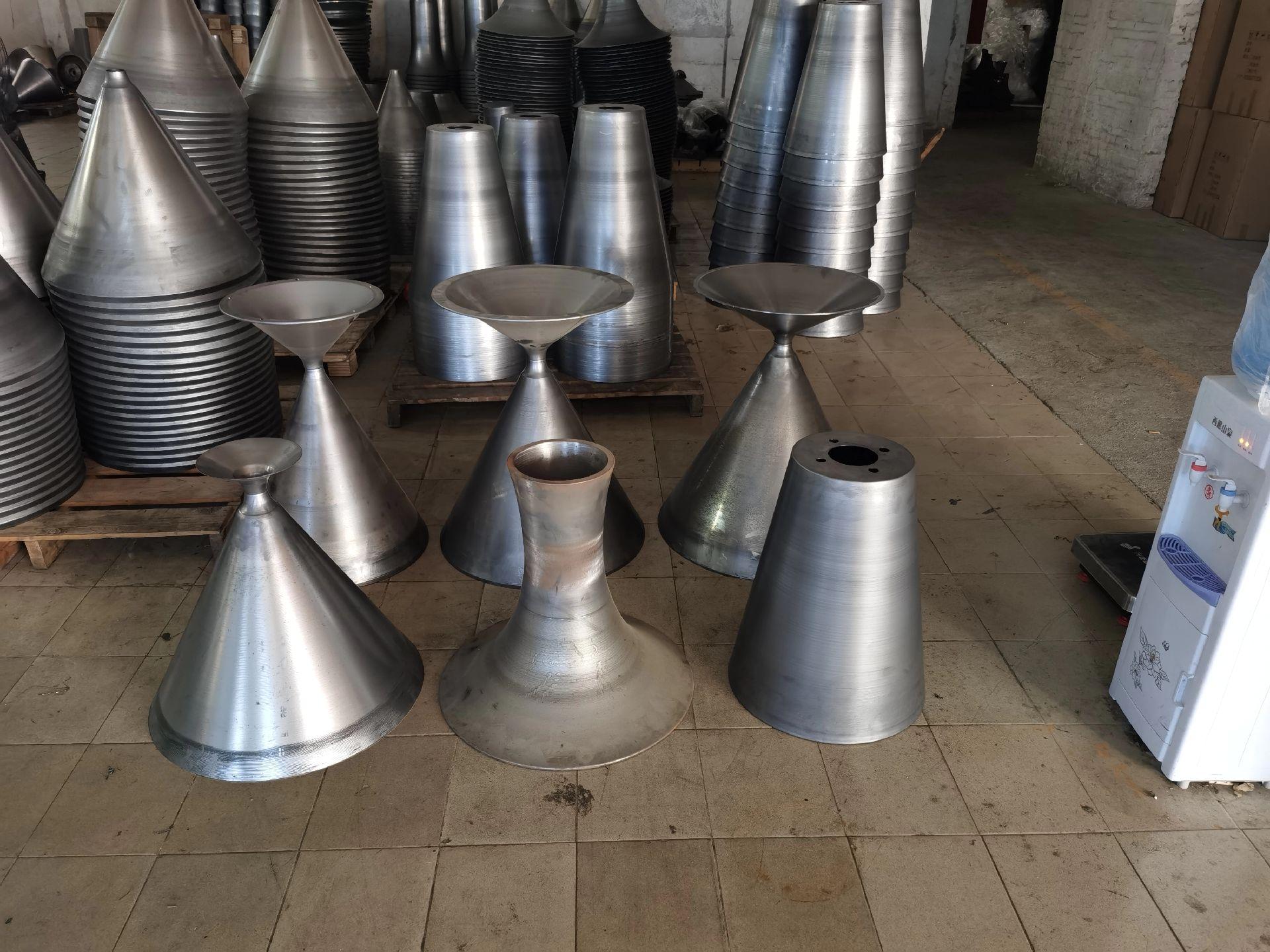 Metallspinnen, zylindrisch, konisch, Proben aus Edelstahl, Aluminium und Kupfer