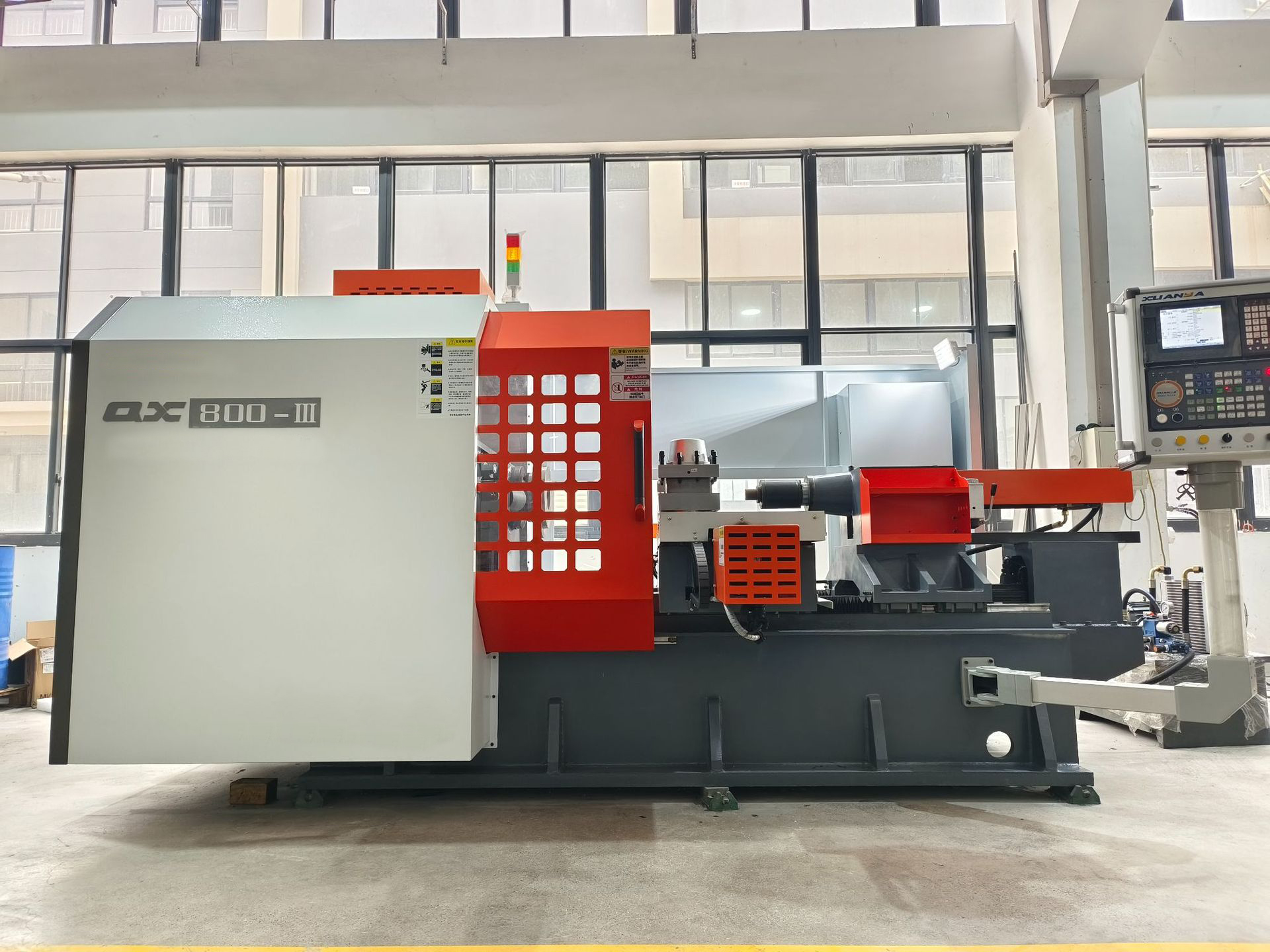 CNC-Metalldrückmaschine mit einer Walze für Lampenschirme und Halsformung