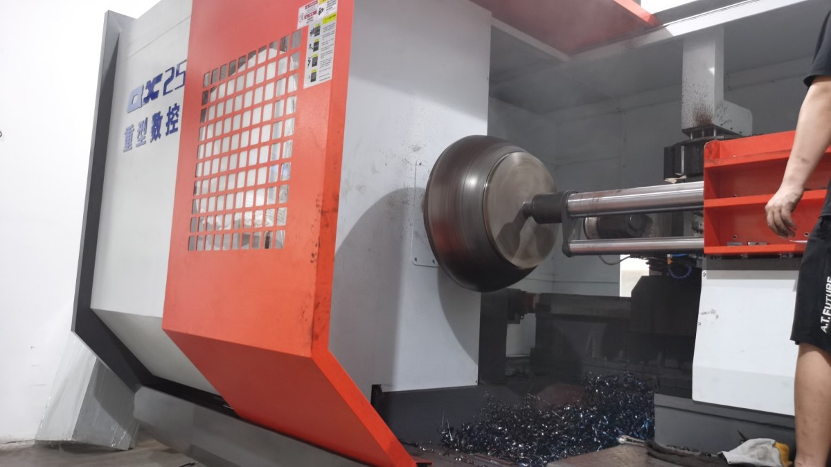 CNC-Metalldrückmaschine mit Einzelrolle zum Trimmen und Einrollen
