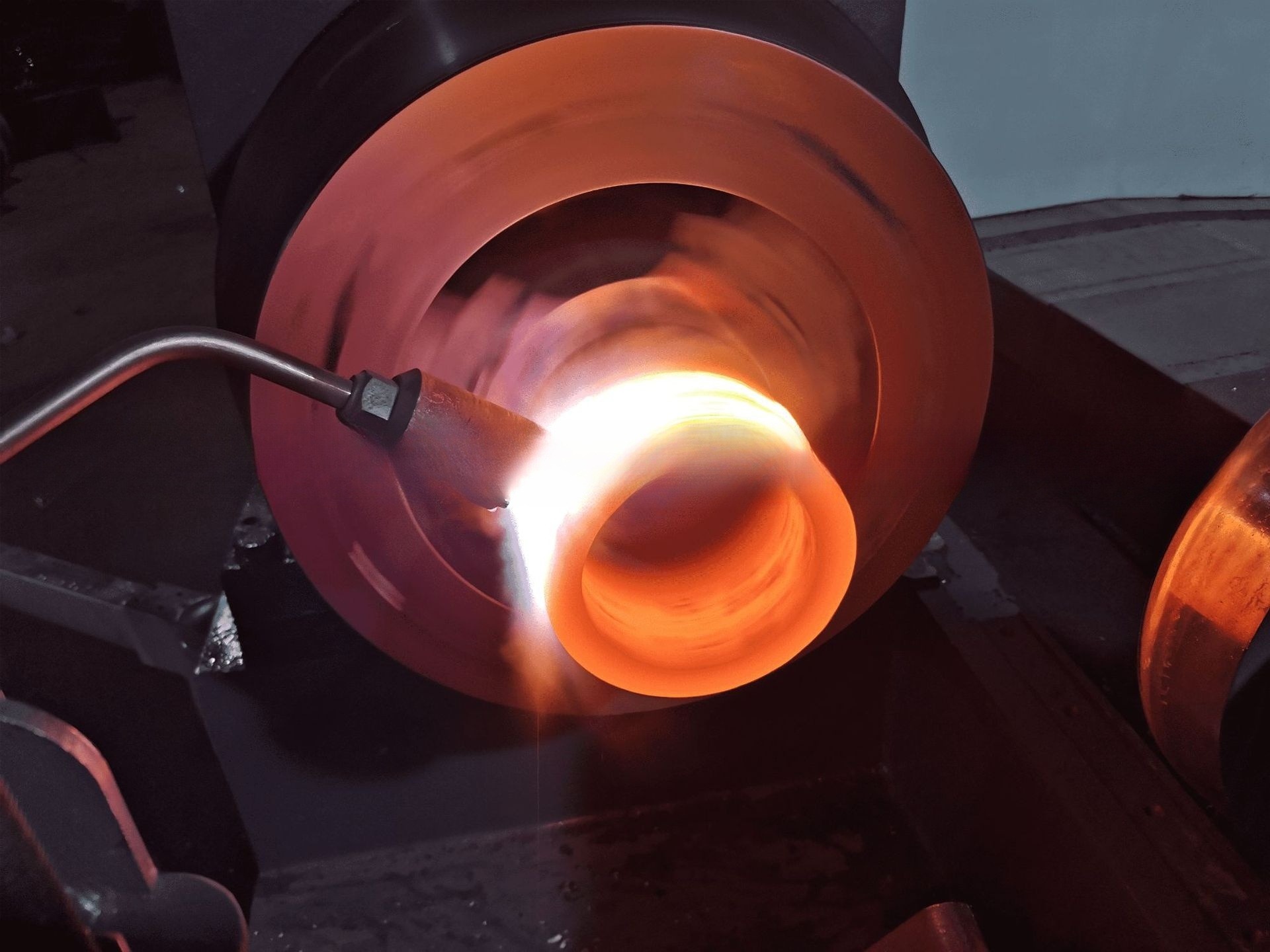 Alekvs CNC-Heißspinnmaschine