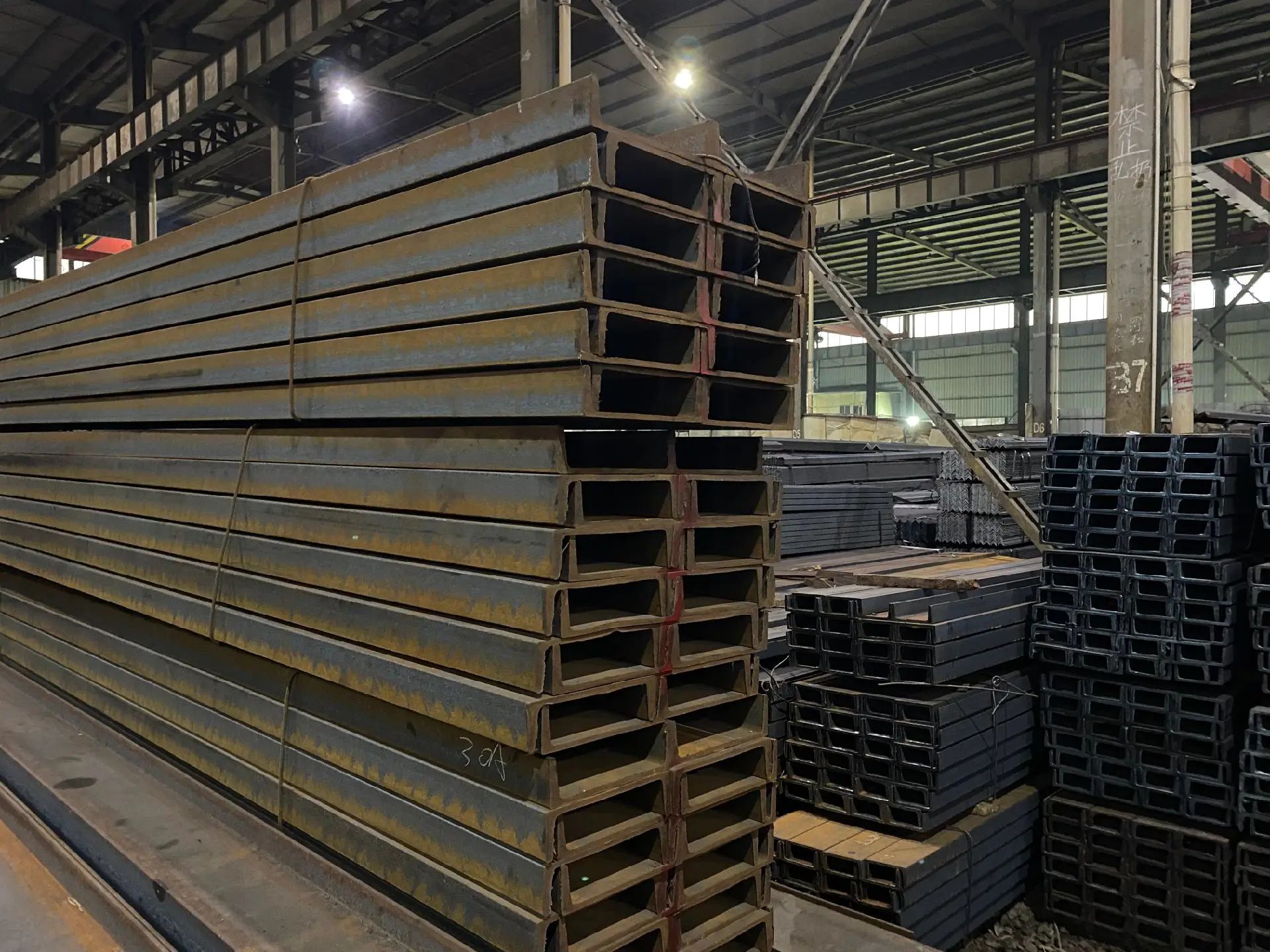 一般的な構造用途に使用されるASTM A36鋼板