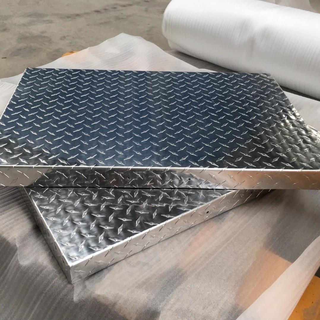 exterior da caixa de ferramentas com placa de diamante de alumínio polido