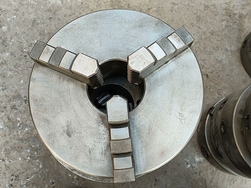 3 jaw chuck holding a non rotational part