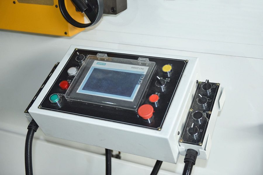 automatic strip feeding system with mitsubishi plc siemens hmi and servo motor drive