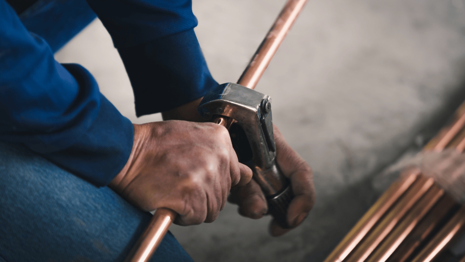 cut copper pipe