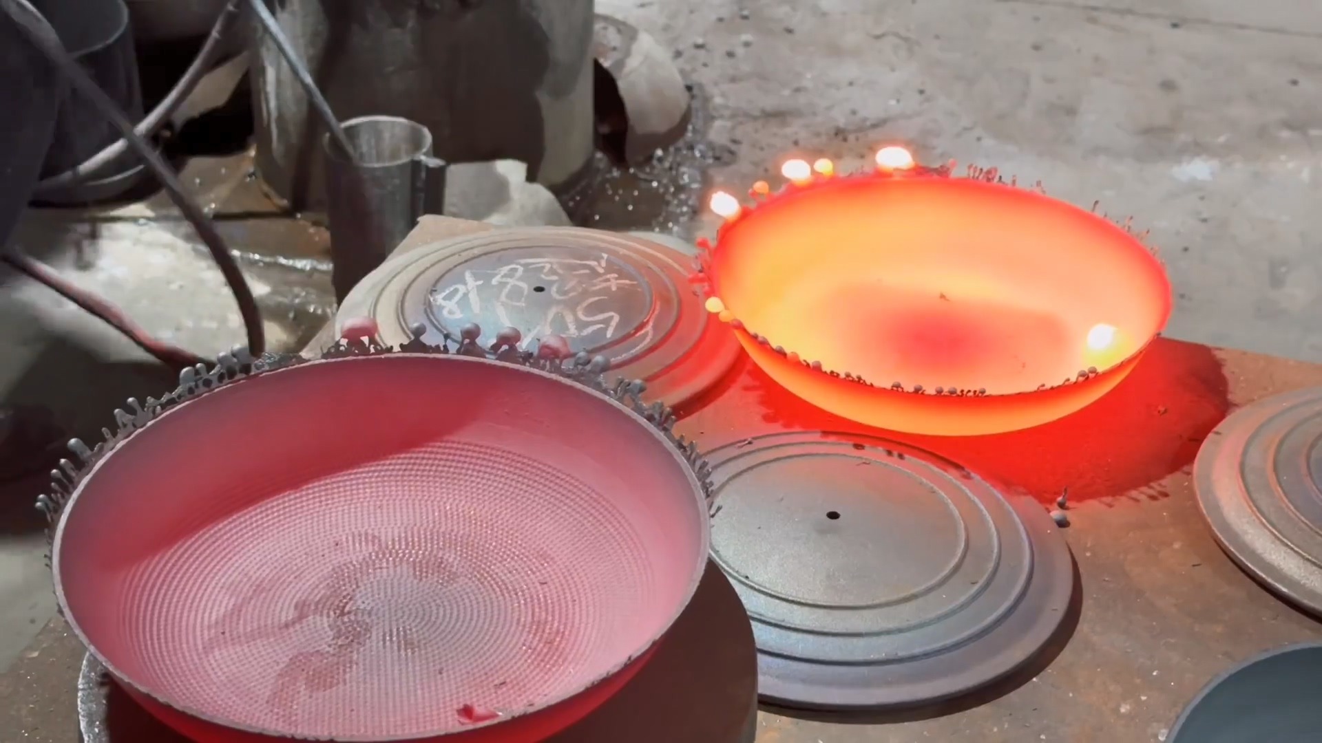 this is the flat bottom pan casting process 3