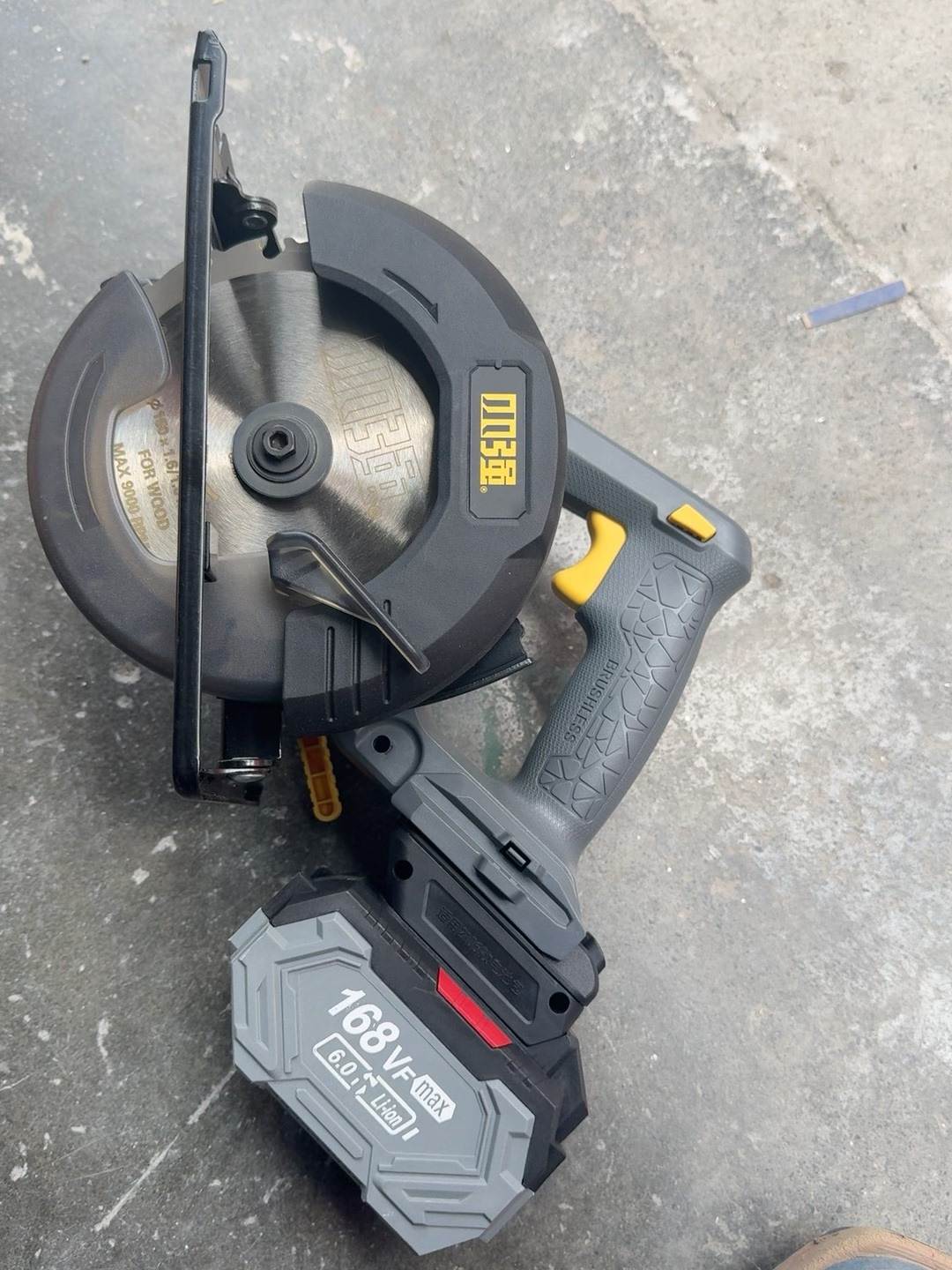 hand held circular saw
