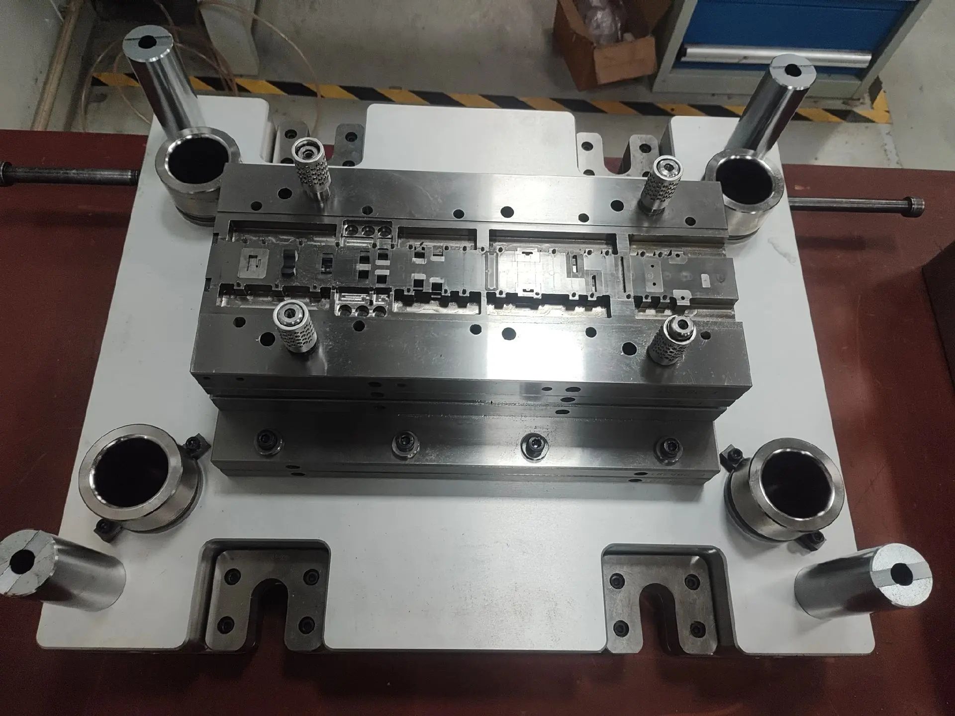 sheet metal stamping press forming components with die sets