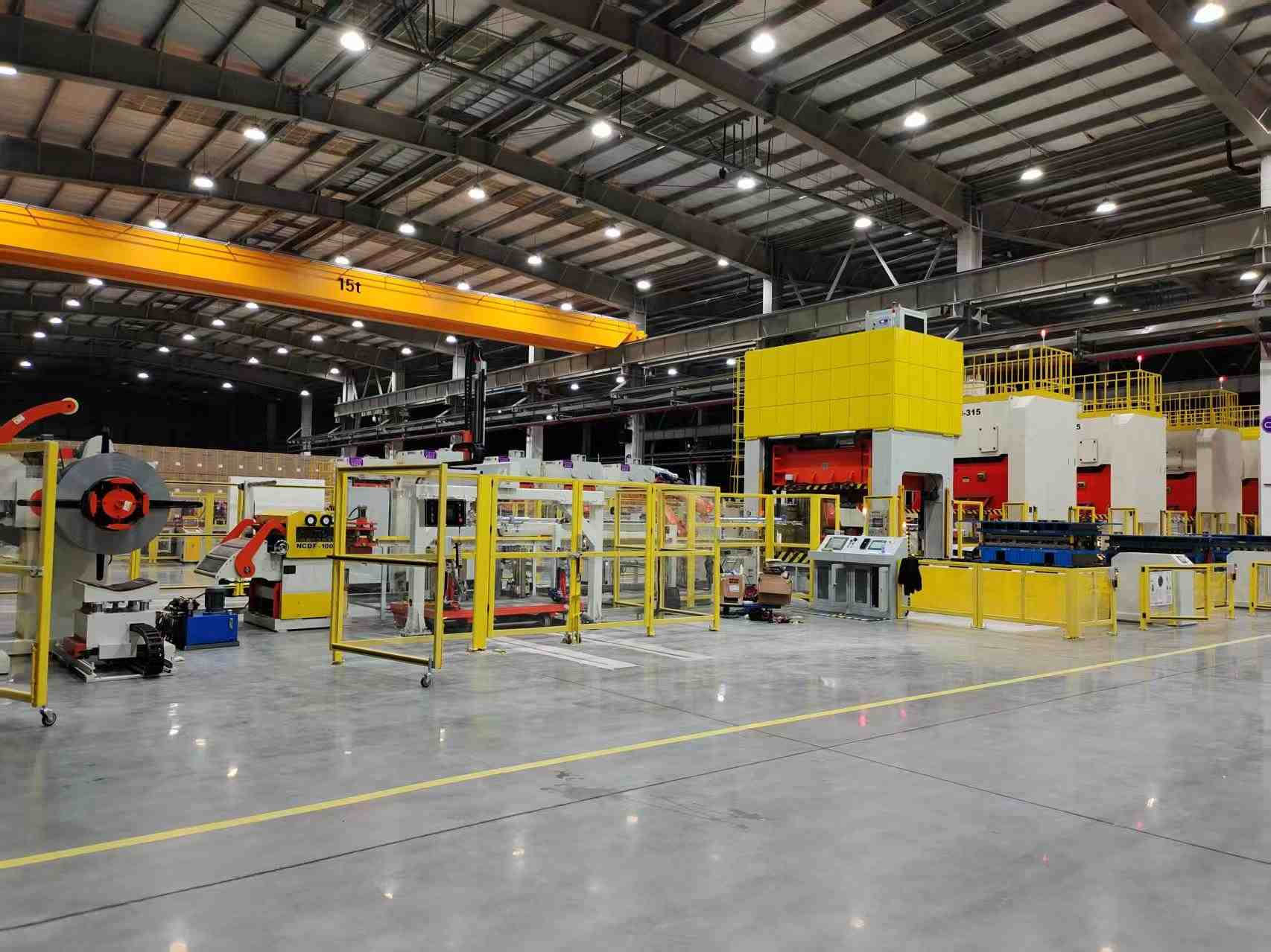 Línea completa de prensas de estampación Alekvs en una planta de fabricación de automóviles