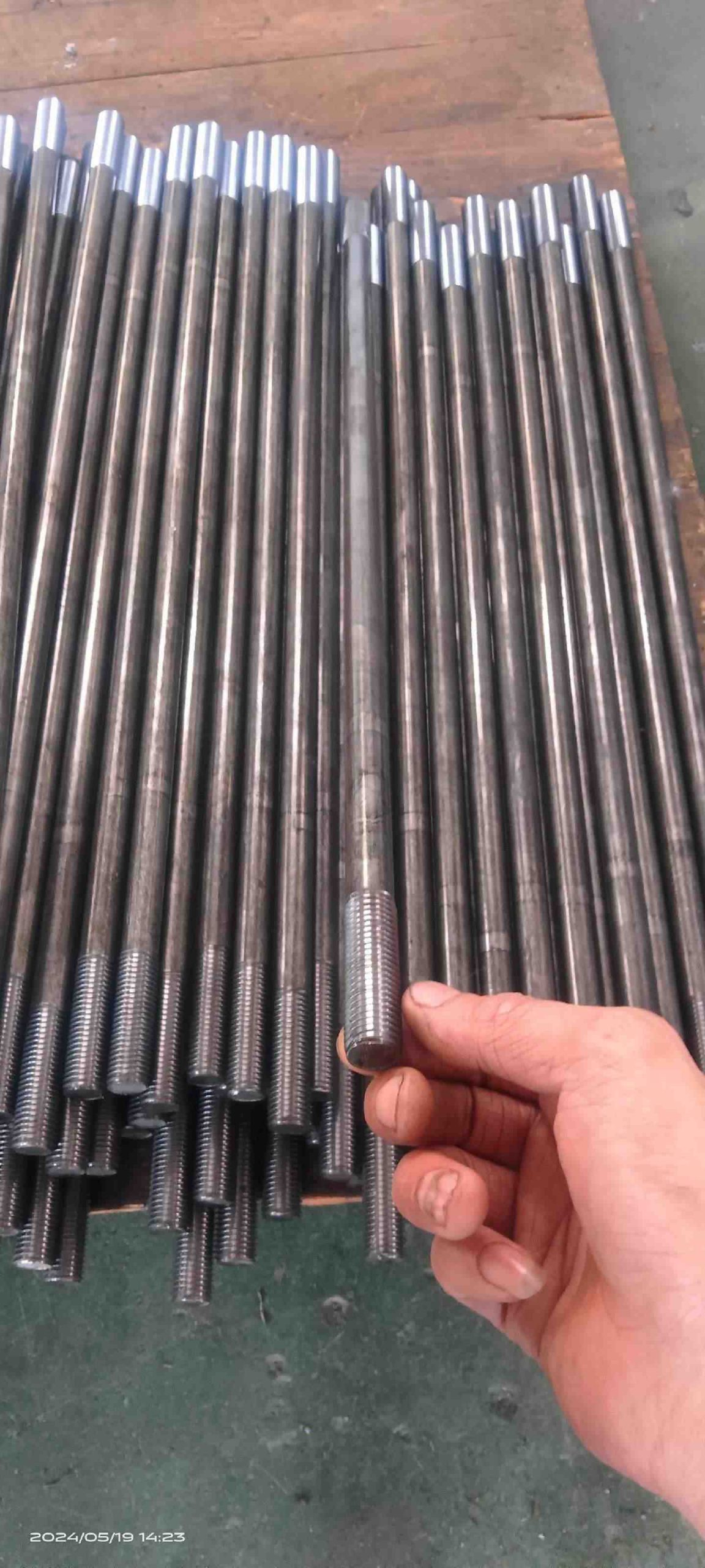 accurate threading for mechanical shafts and screw rods