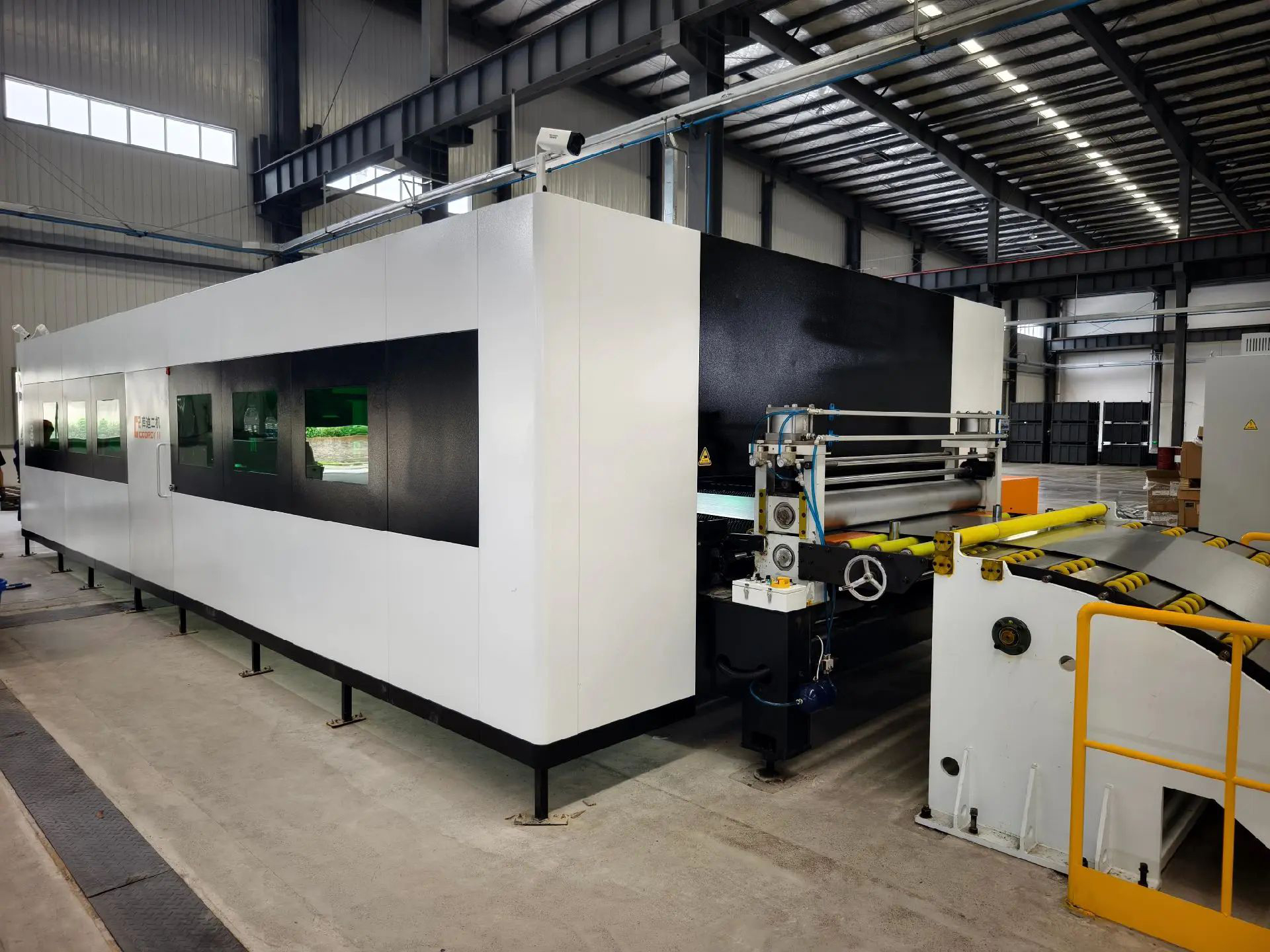 Sistema de corte láser alimentado por bobina CNC