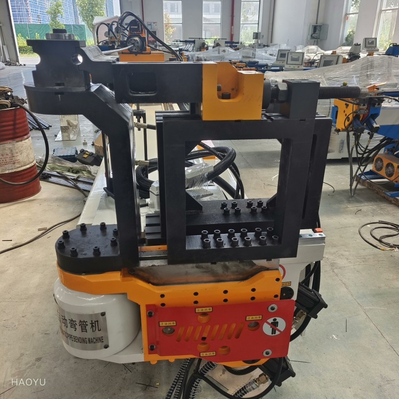 Dobladora de tubos hidráulica CNC para tubos de paredes gruesas y de gran diámetro.