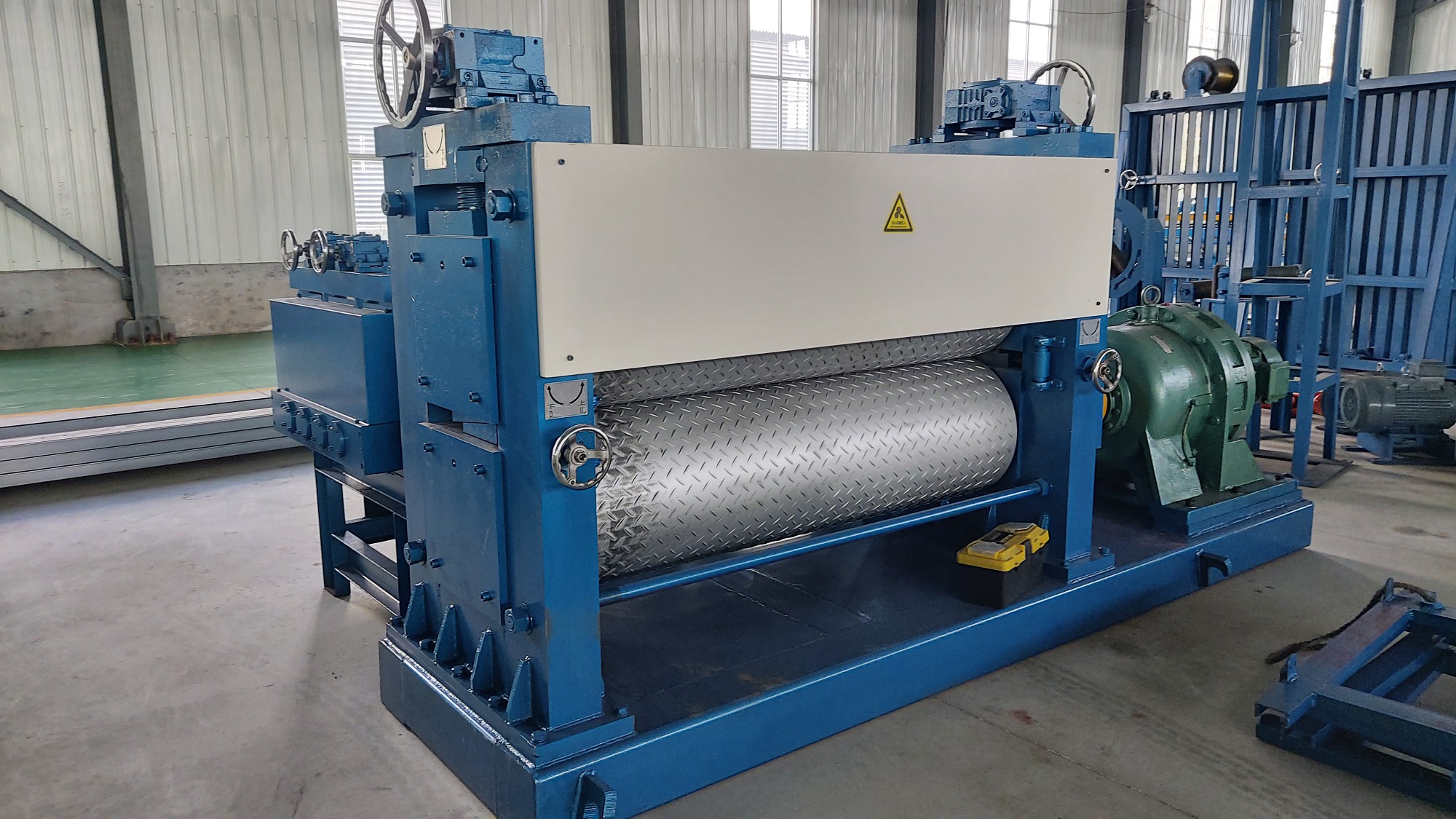 máquina de estampado con placa de control