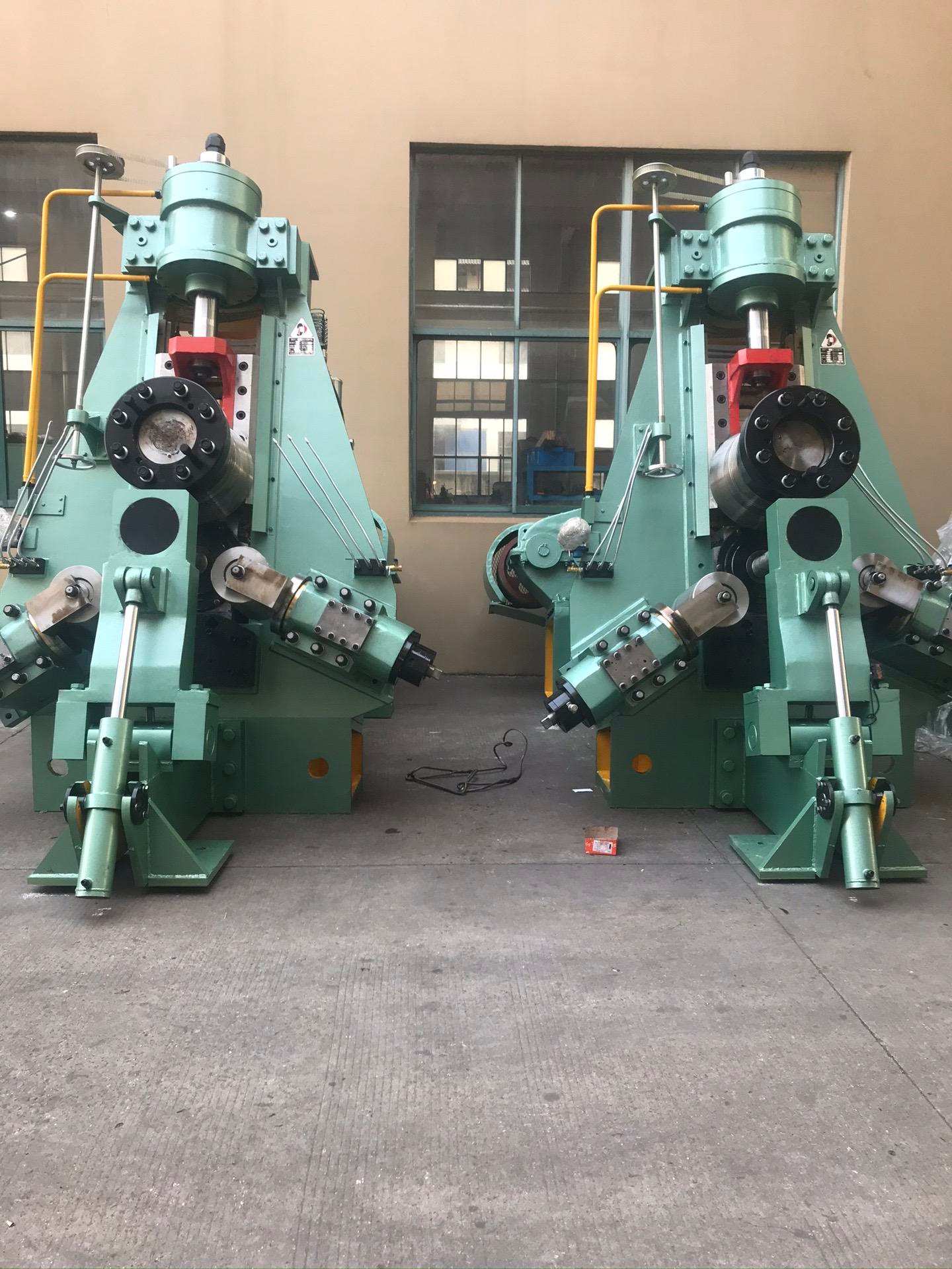 Línea de producción de laminado de anillos de brida CNC