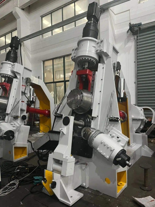 Máquina para fabricar cojinetes de brida