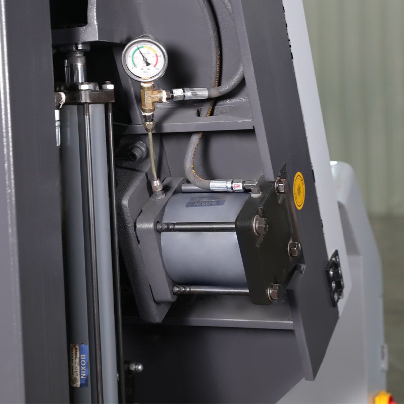 hydraulic blade clamping with pressure gauge 26 horizontal metal band saw aek va 65nc