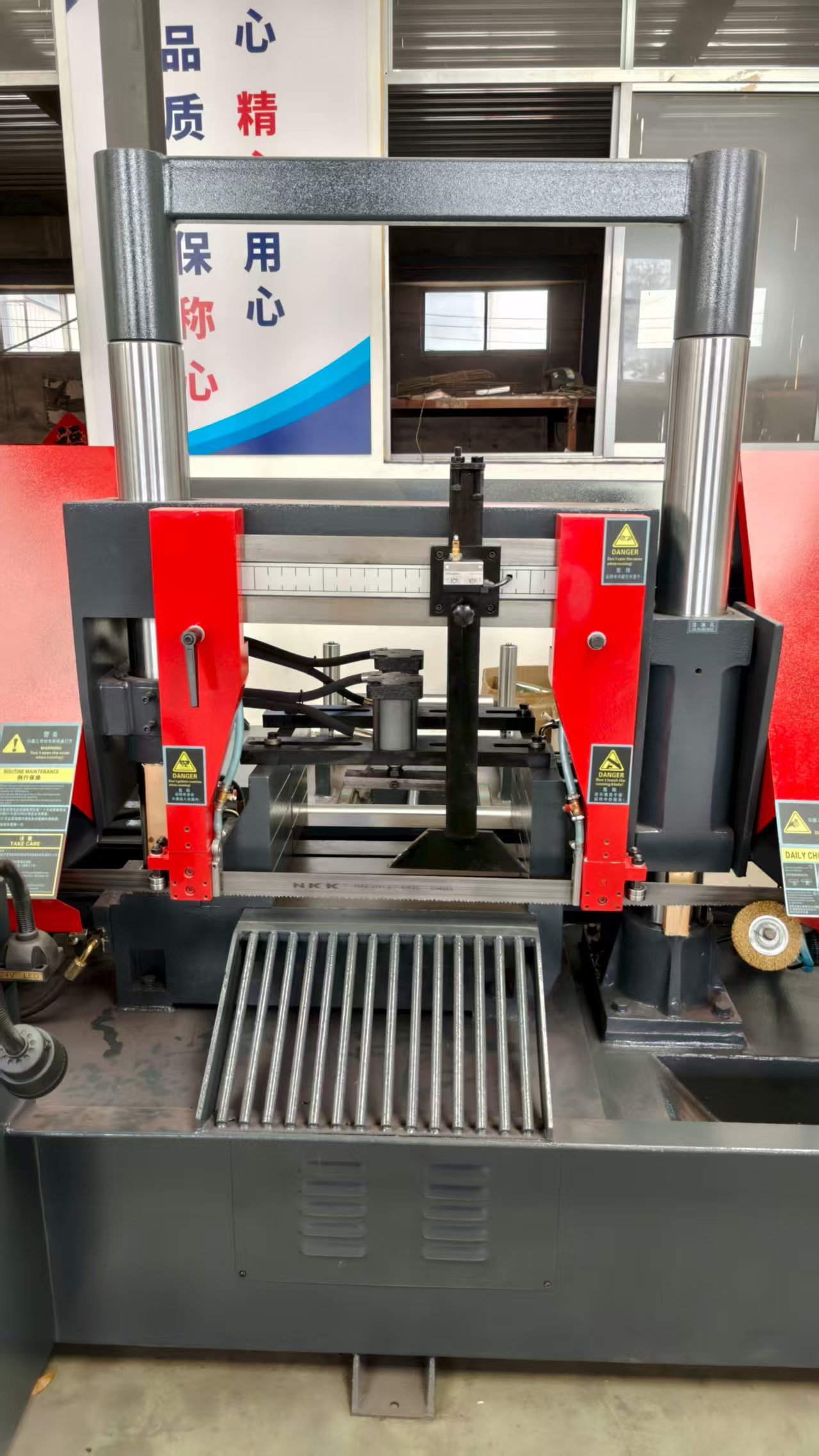 NC 수평 밴드톱날 테이블 경고