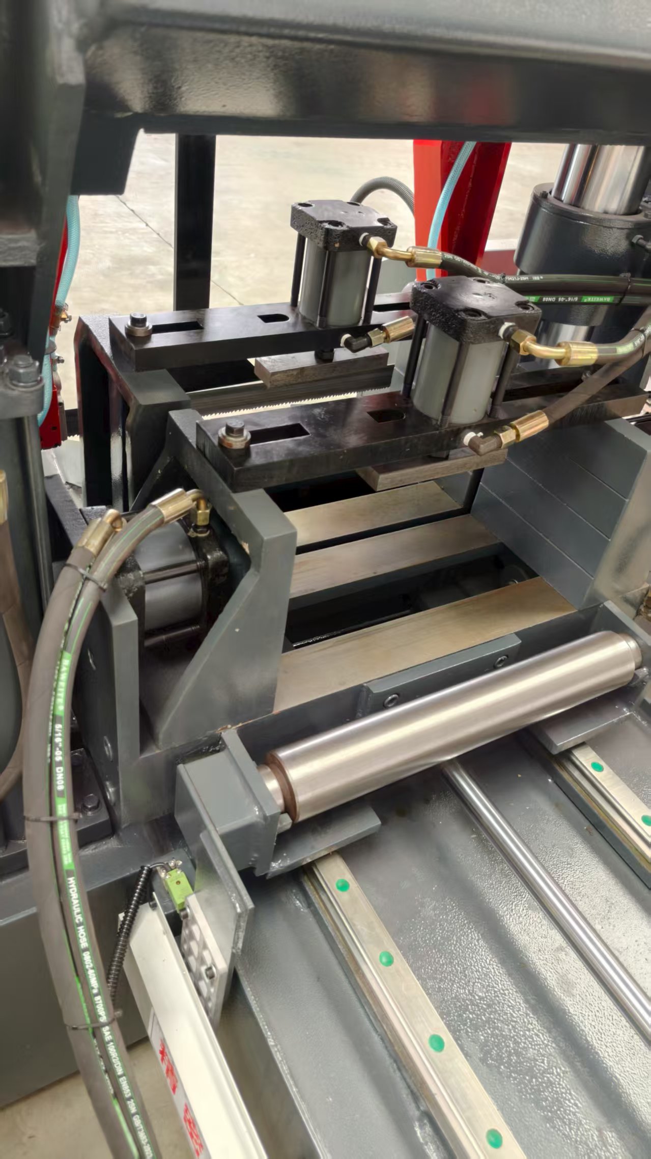 NC 수평 밴드톱 피드 클램핑 부품