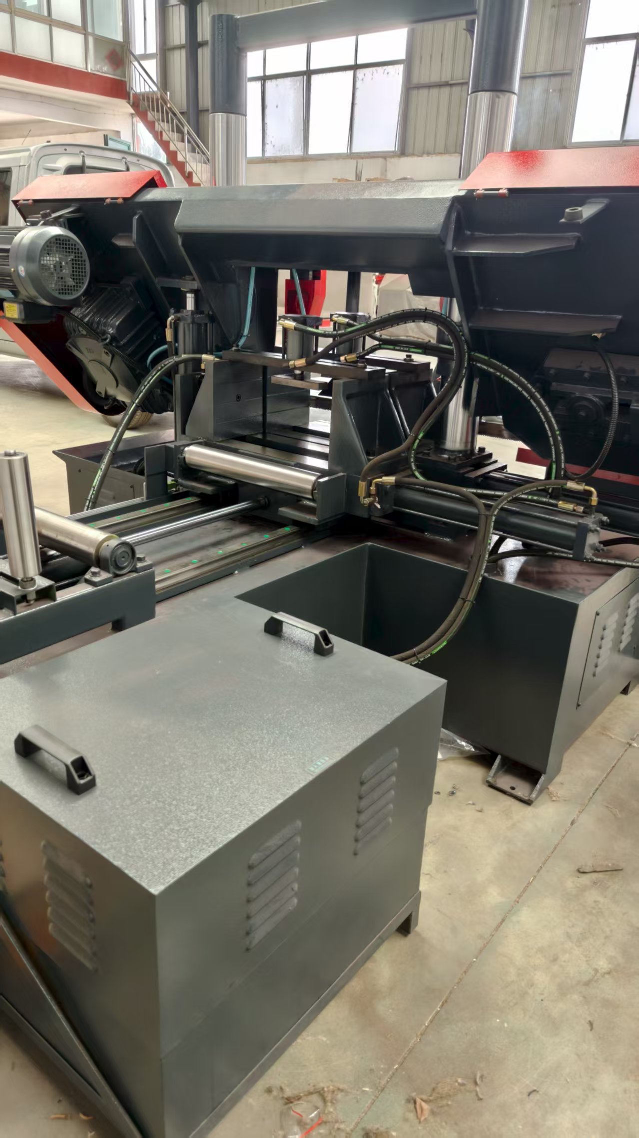 NC 수평 밴드톱 작업장 전경