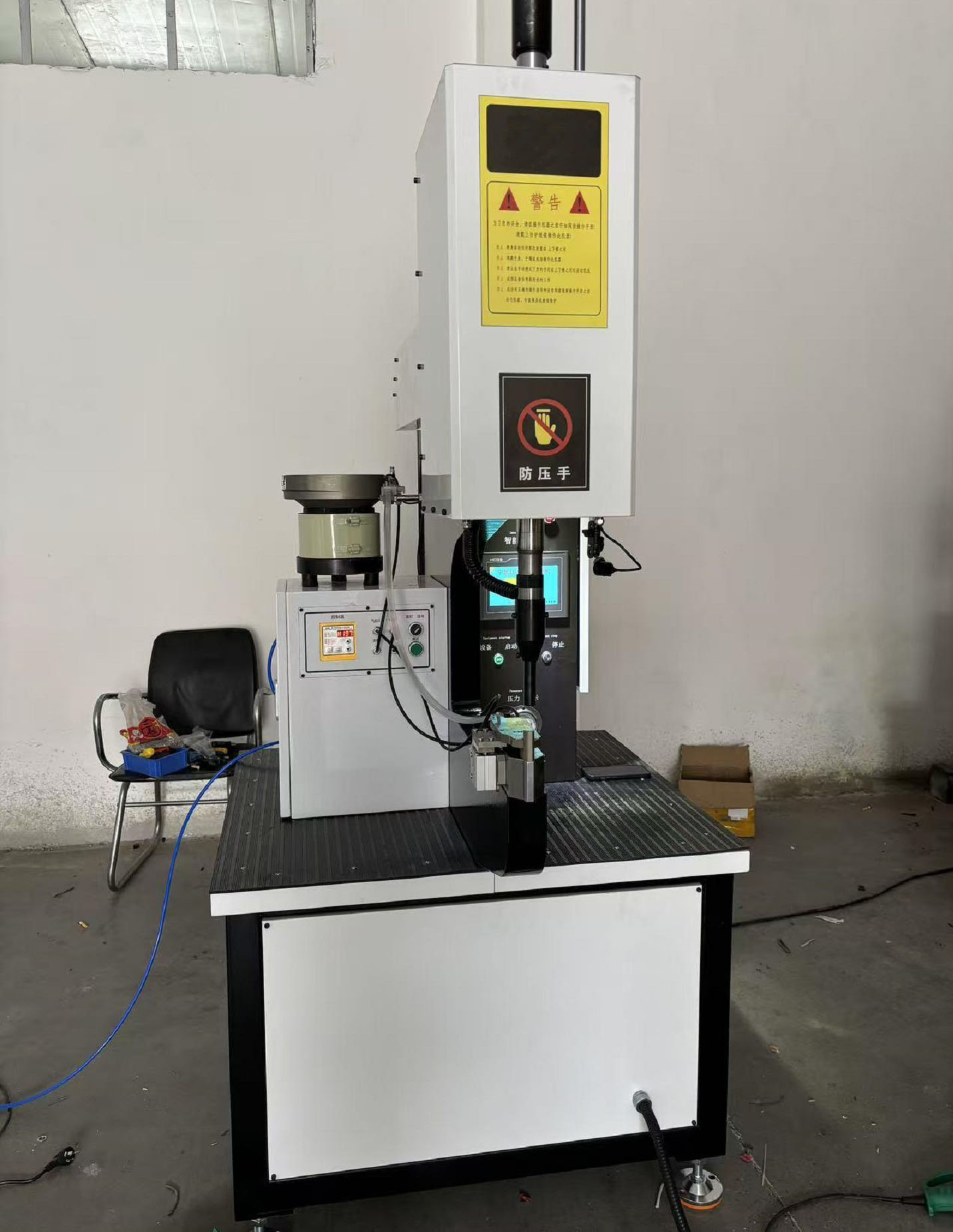 8 tonluk hidrolik perçinleme makinesi