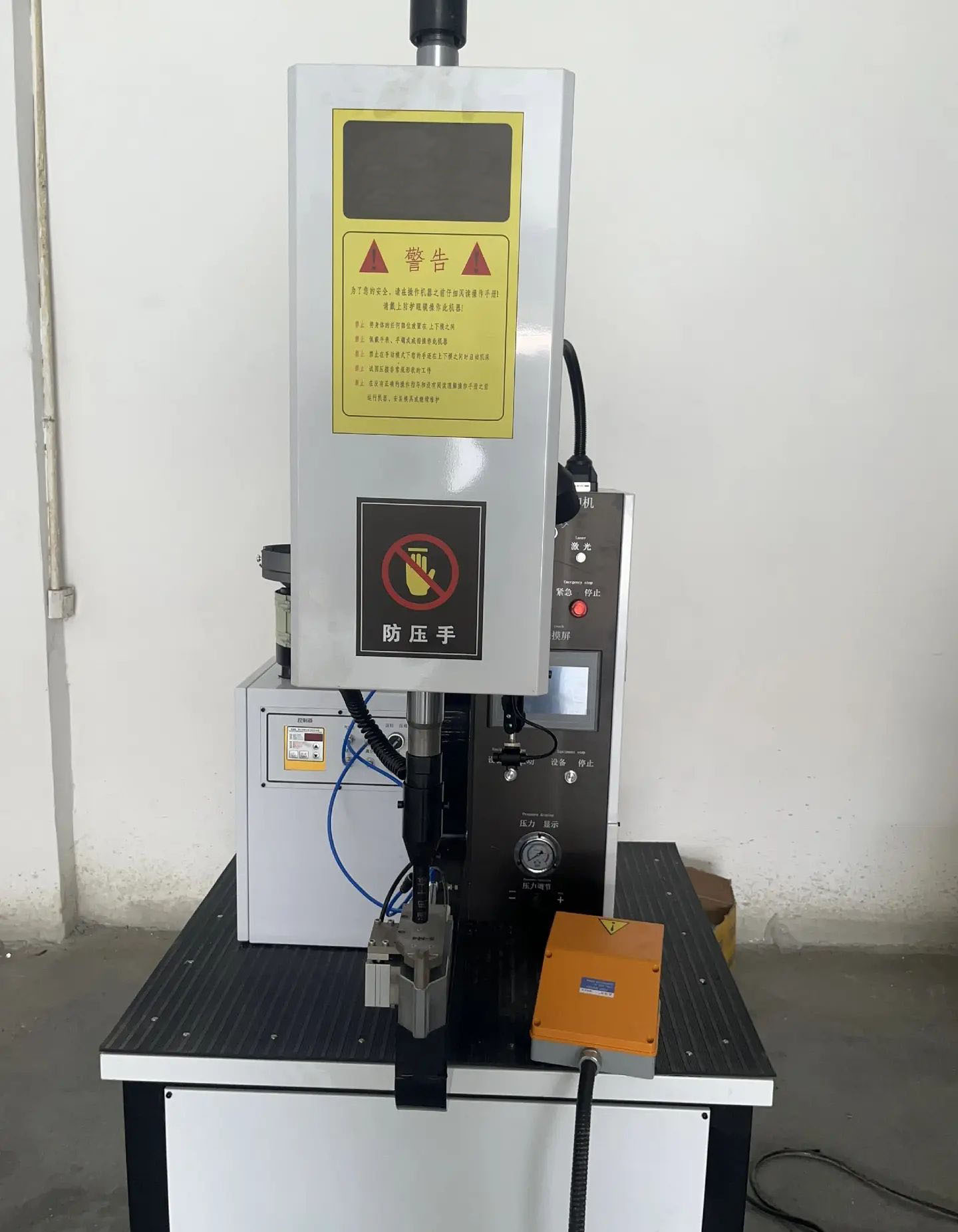 8 tonluk hidrolik perçinleme makinesi 2