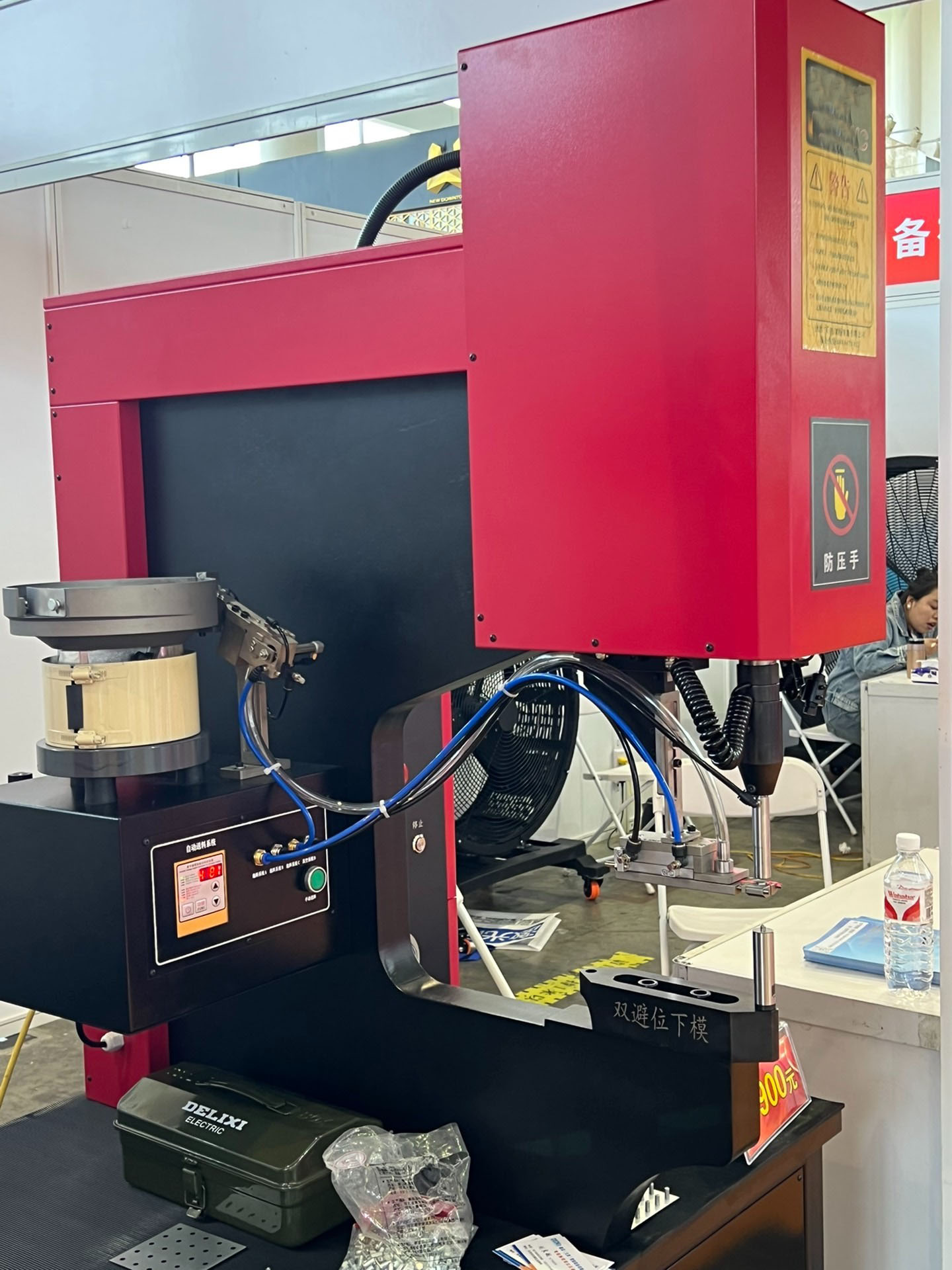 aek m618 nc hydraulic riveting machine for metal parts