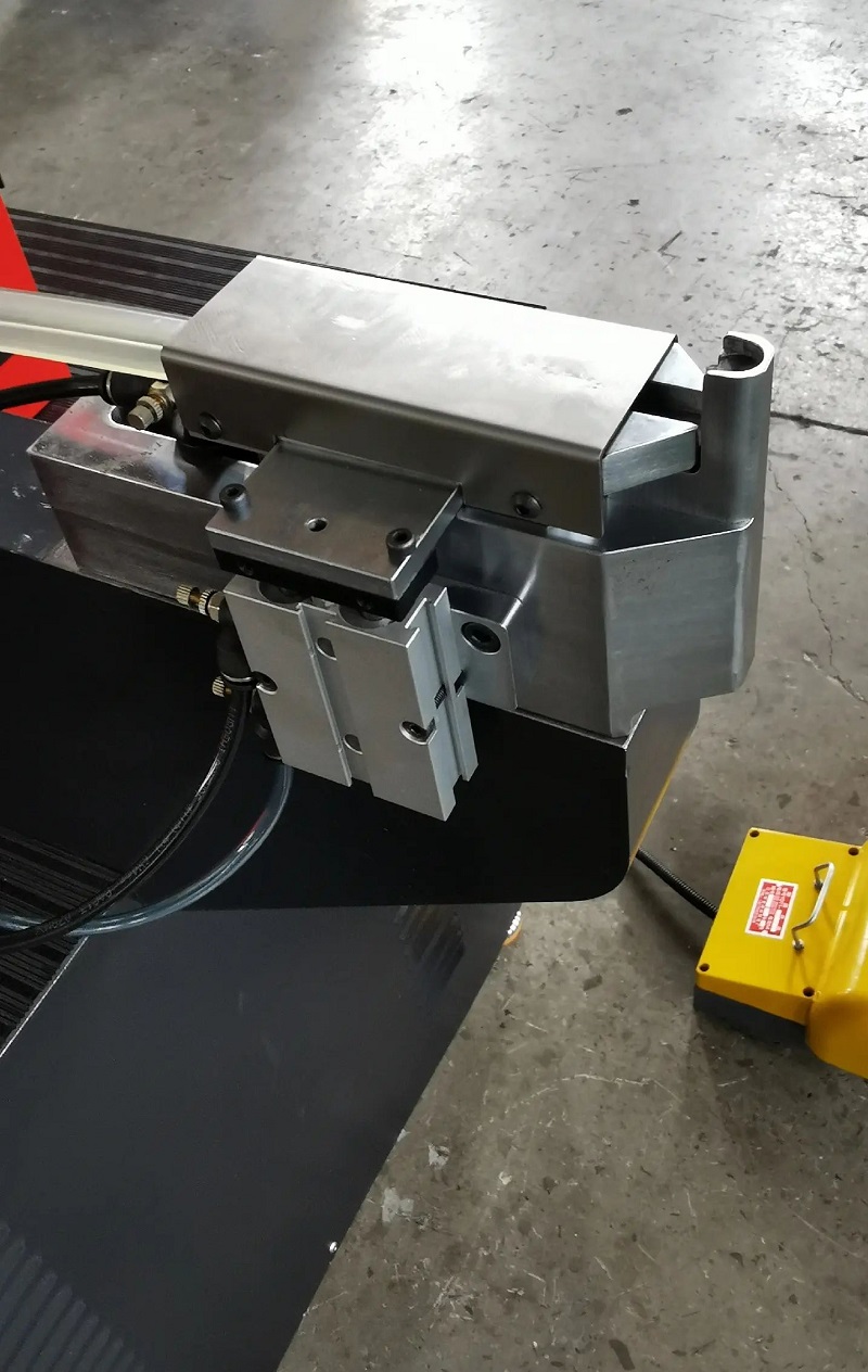 fastener insertion riveting machine clamping device
