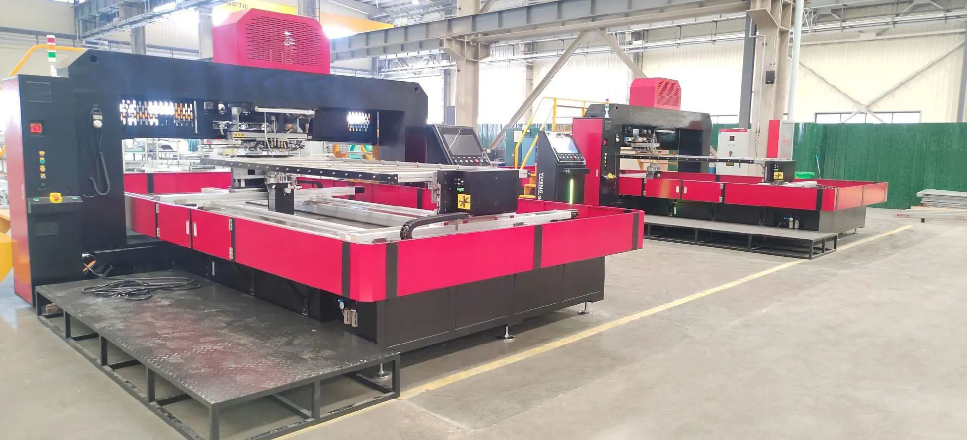 Centro de inserción de sujetadores servo CNC totalmente automático