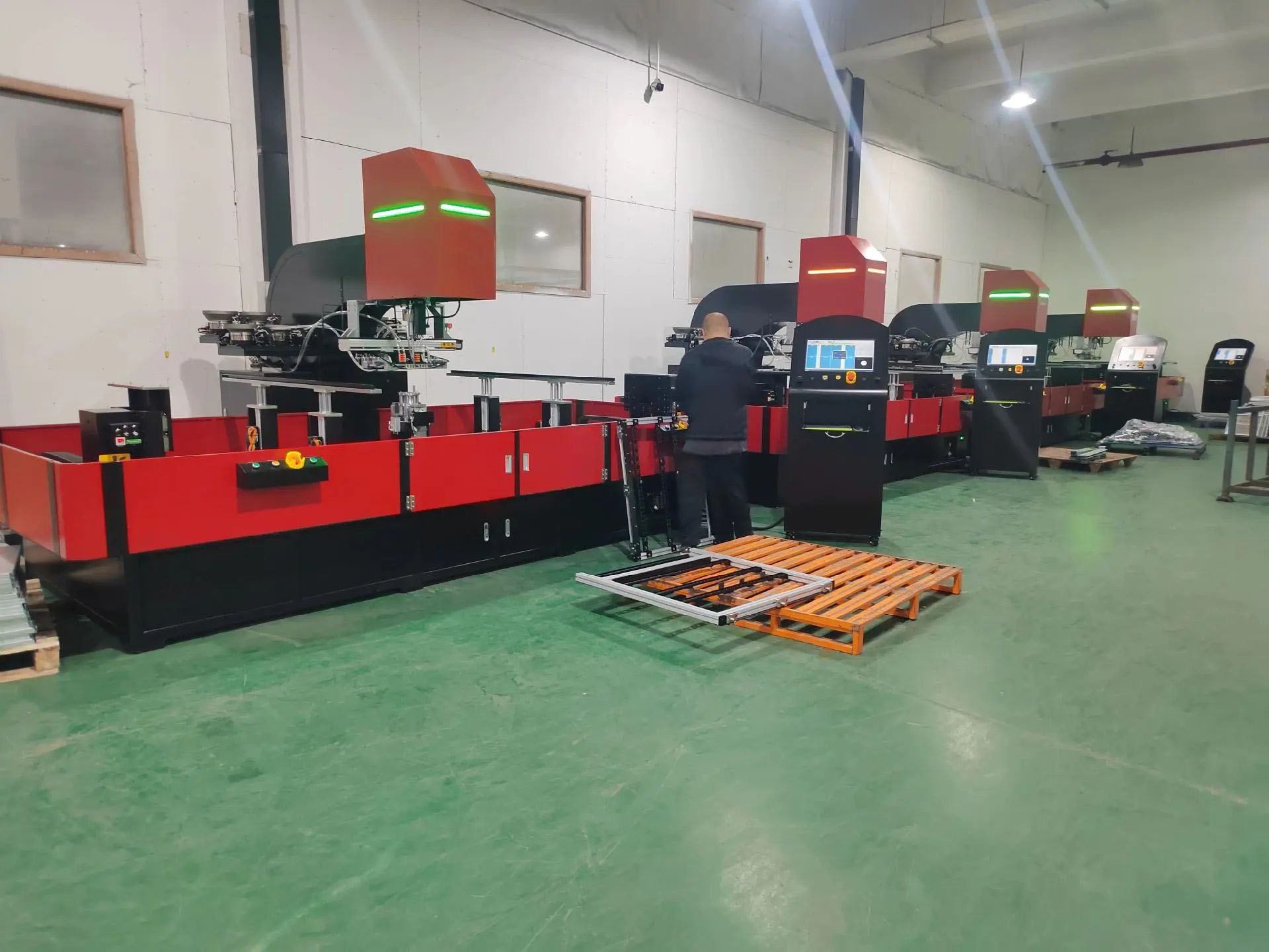 Centro de inserción de sujetadores totalmente automático