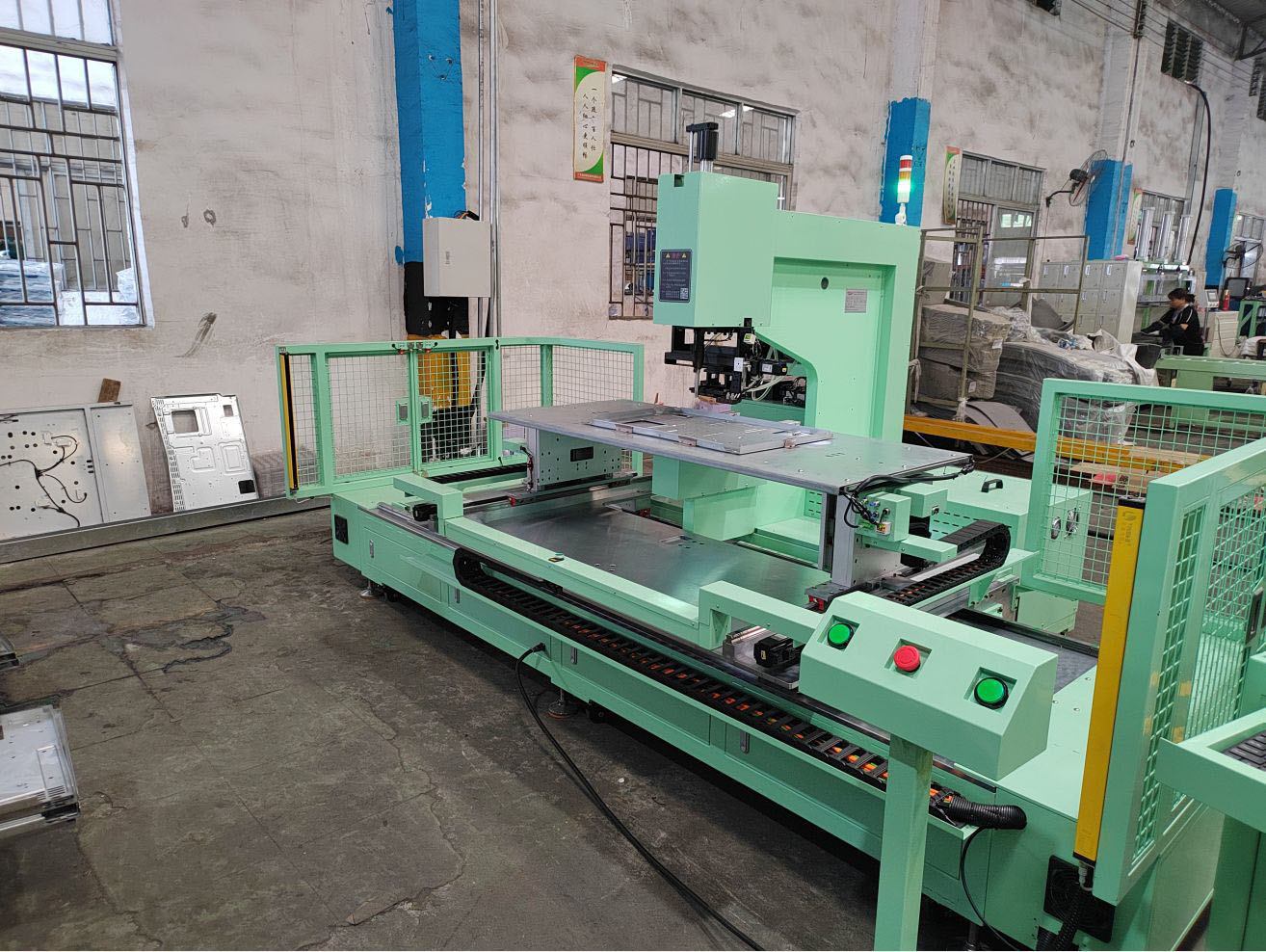 Centro de remachado servo totalmente automático