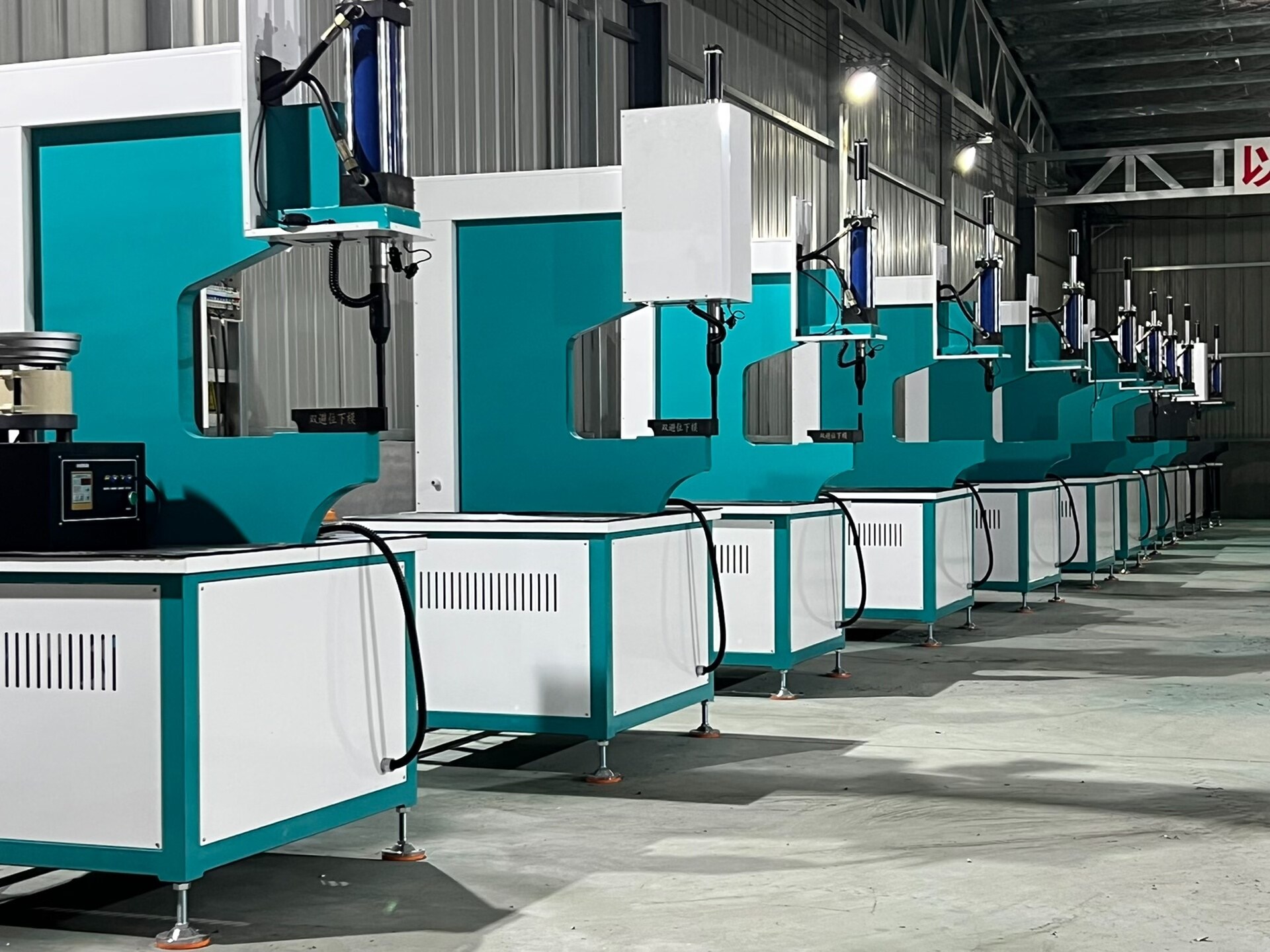 Fábrica de remachadoras hidráulicas industriales Alekvs