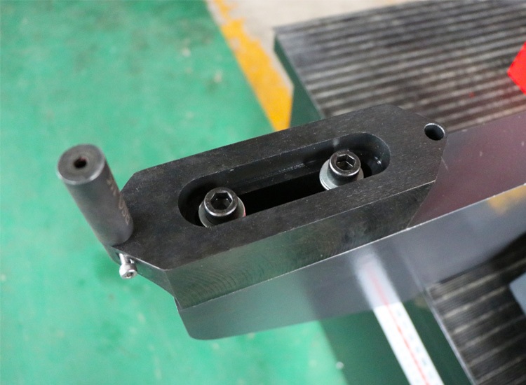 Máquina de inserción de sujetadores de molde inferior
